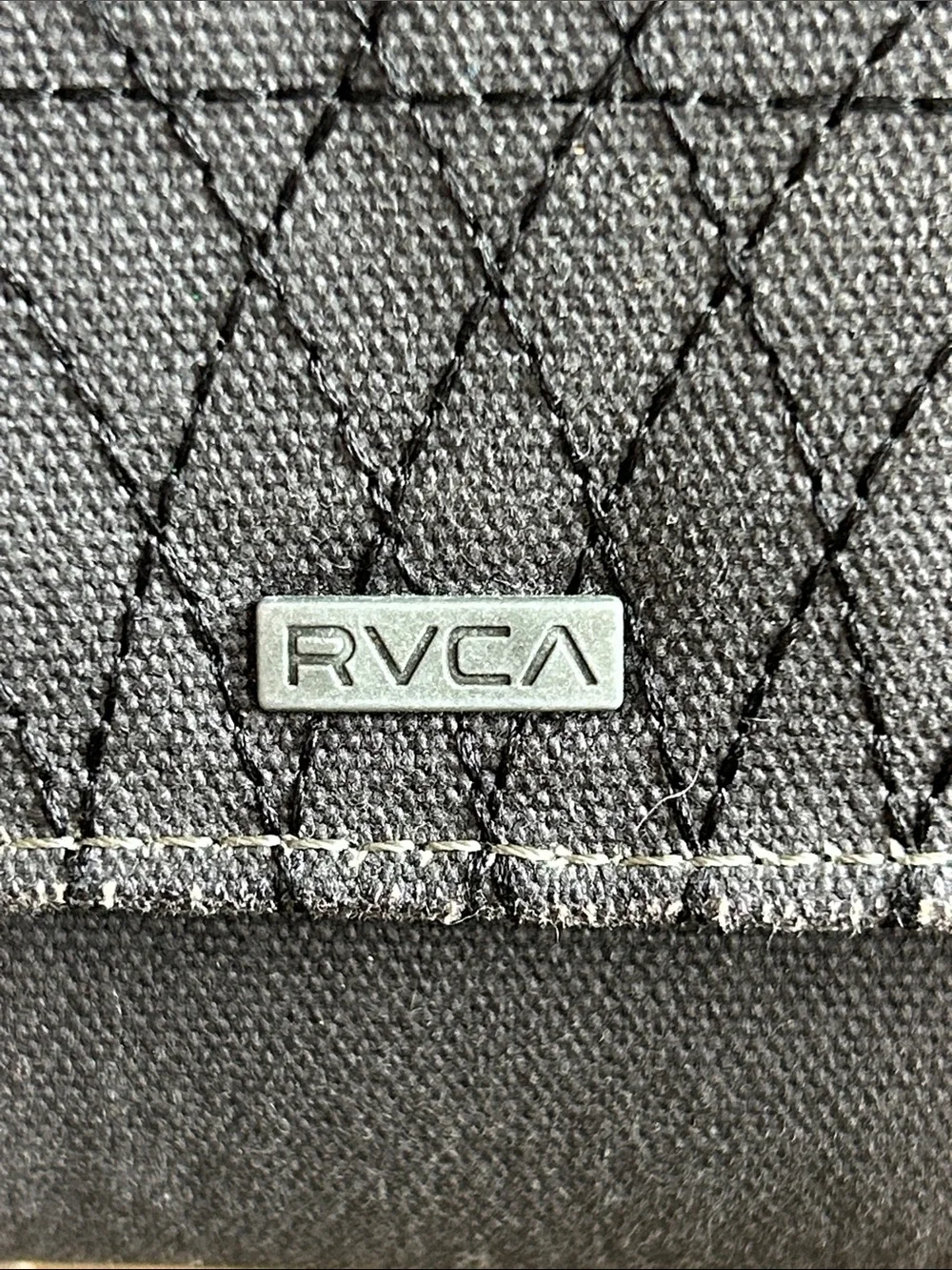 RVCA Canvas Fold-Over Women’s Wallet/Clutch. Features A Gray/Black Ombre Design.